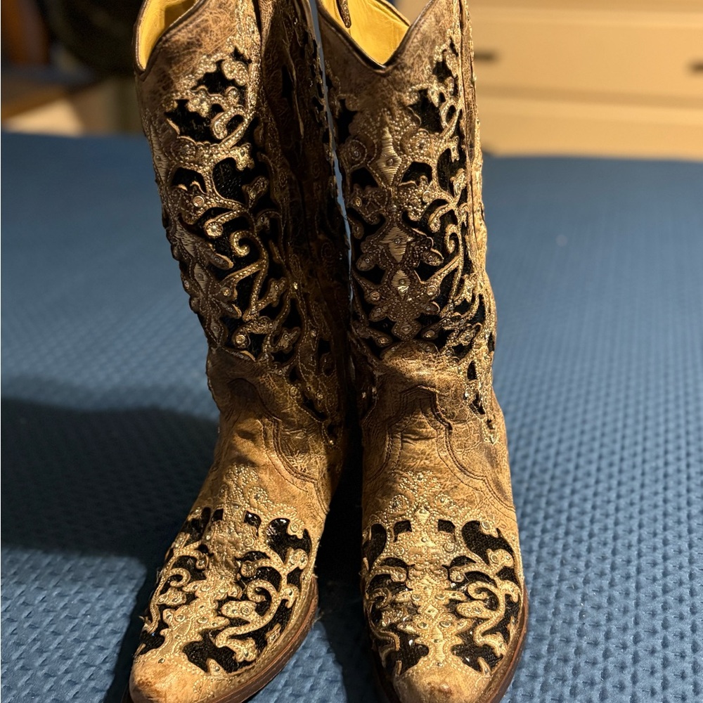 Corral Women’s Embroidered Brown & Black Sequin Inlay Snip Toe Cowboy Boots